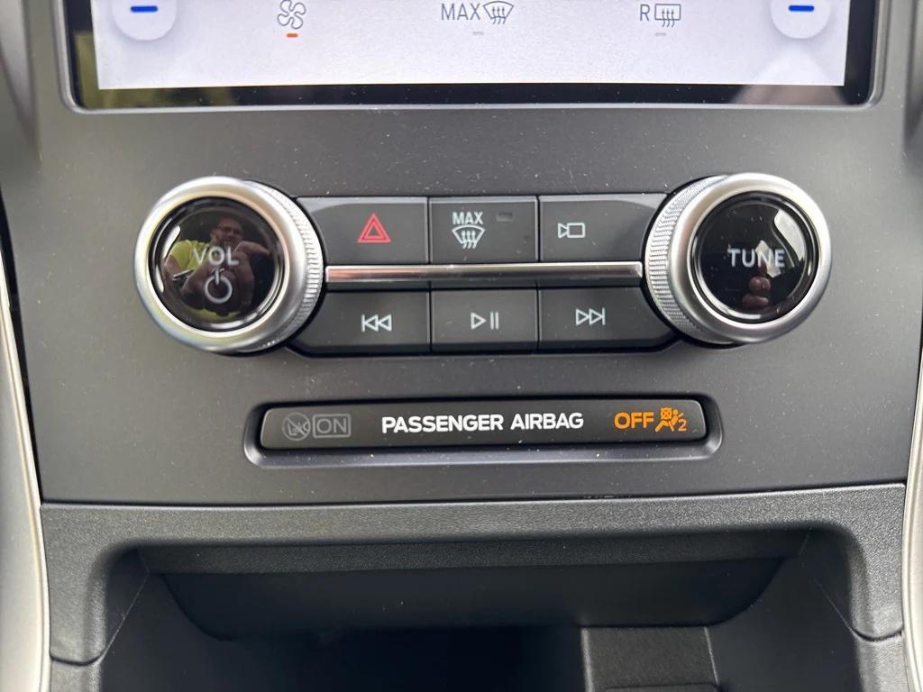 new 2024 Ford Edge car, priced at $40,060