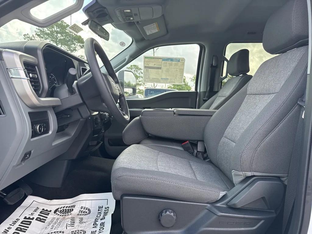 new 2025 Ford F-250 car, priced at $62,090