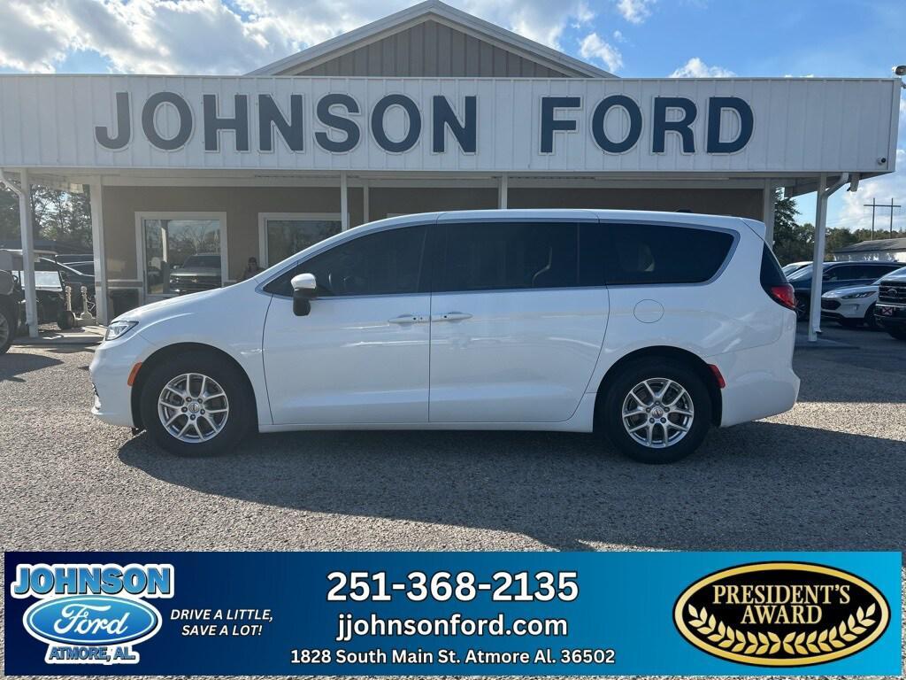 used 2023 Chrysler Pacifica car, priced at $24,725
