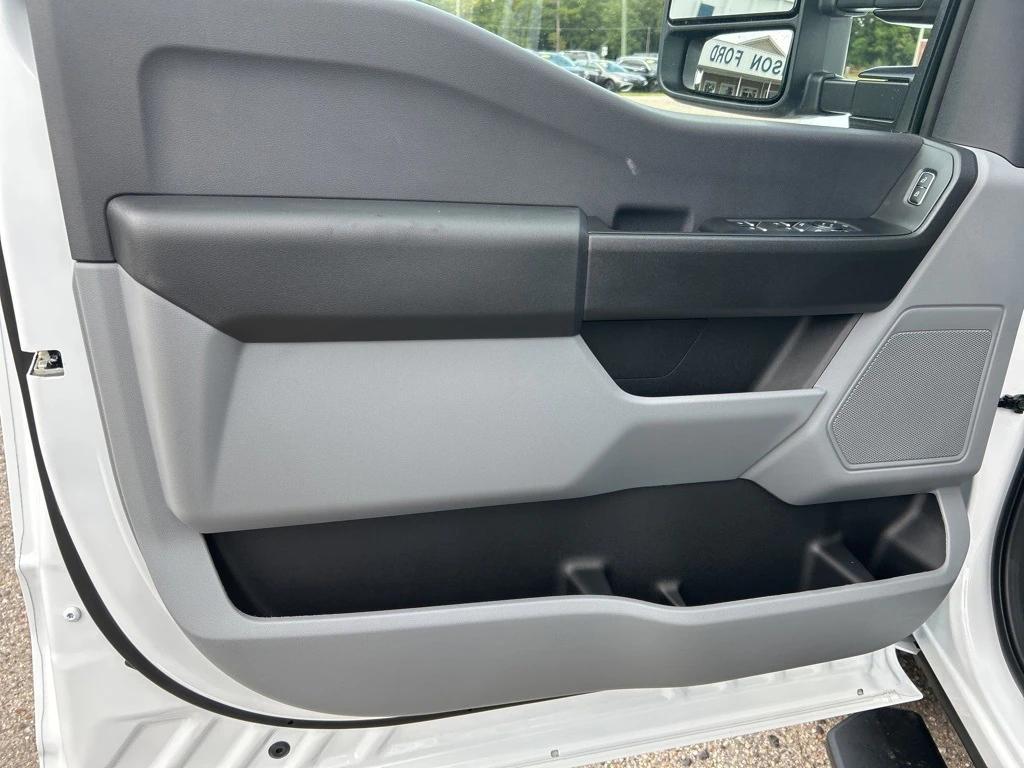 new 2025 Ford F-250 car, priced at $65,415