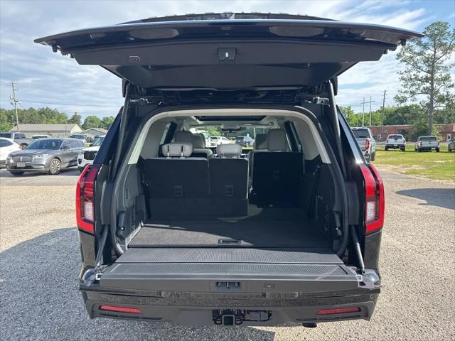 new 2025 Ford Expedition car, priced at $68,210