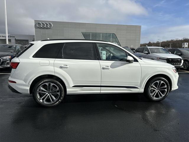 new 2025 Audi Q7 car, priced at $67,790