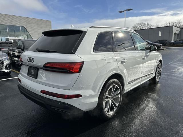 new 2025 Audi Q7 car, priced at $67,790