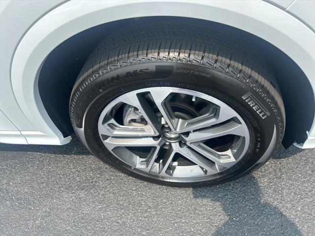 new 2025 Audi Q5 car, priced at $59,680