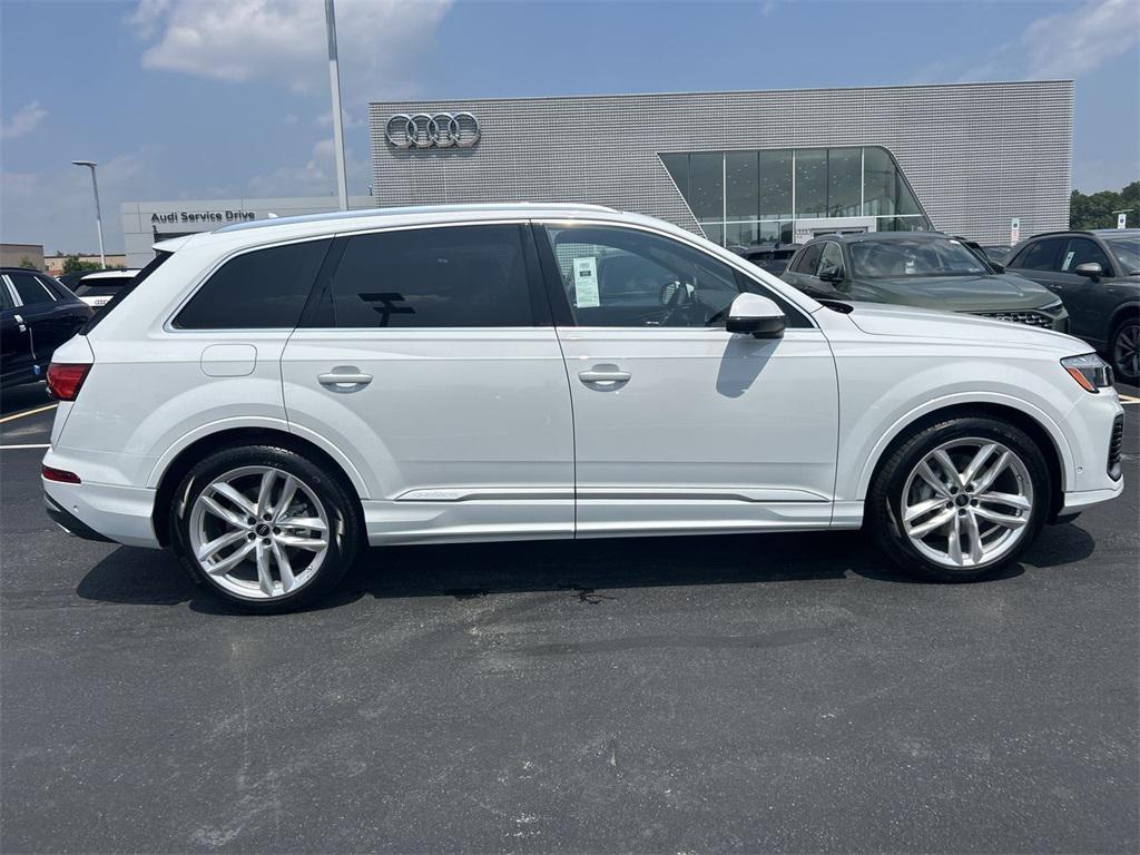 new 2025 Audi Q7 car, priced at $76,350