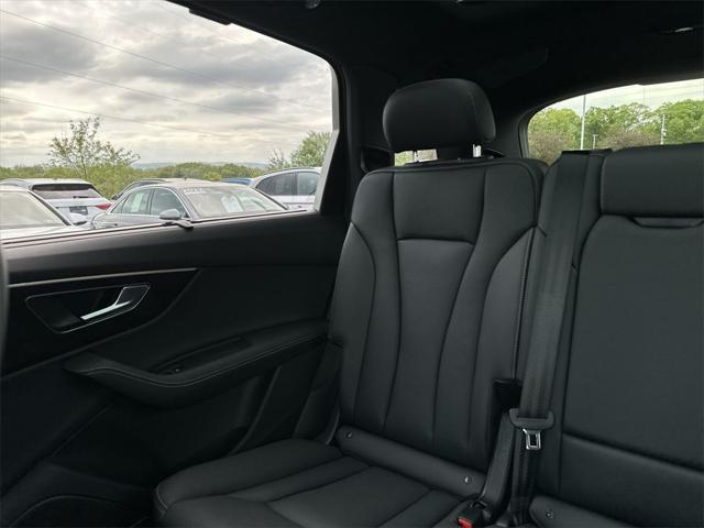 new 2025 Audi Q7 car, priced at $77,580