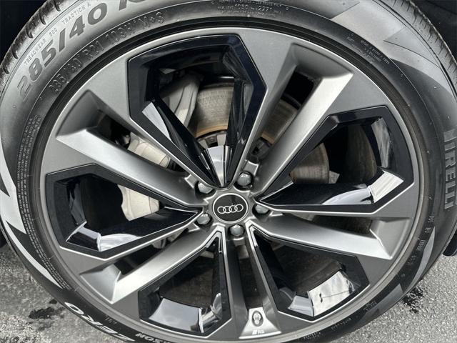 new 2025 Audi Q7 car, priced at $77,580