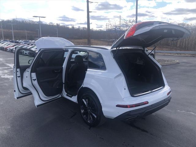 new 2025 Audi Q7 car, priced at $76,255