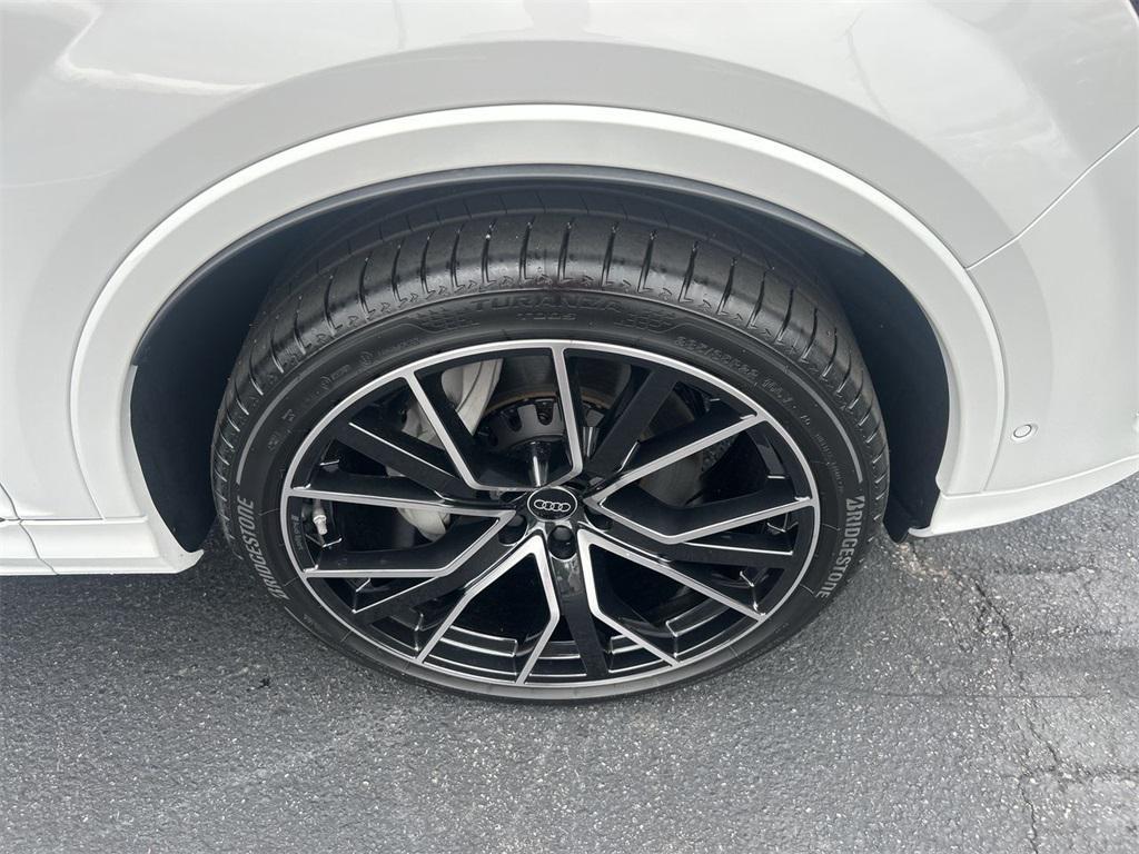 new 2025 Audi Q7 car, priced at $78,430