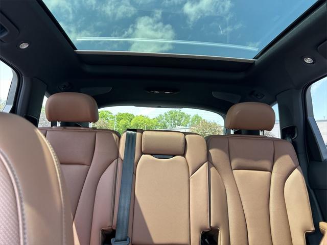 new 2025 Audi Q7 car, priced at $77,735