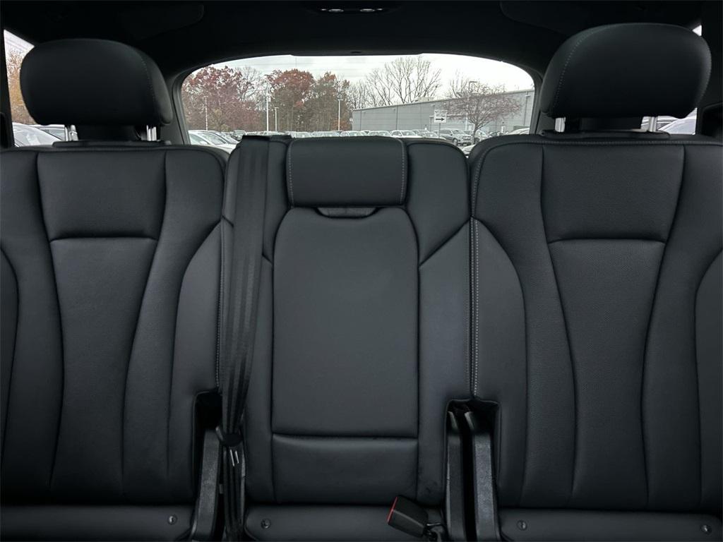 new 2026 Audi Q7 car, priced at $78,445