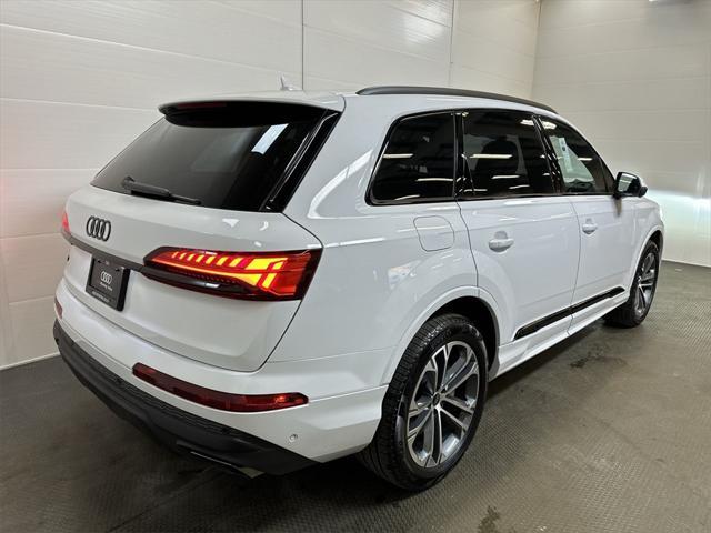 new 2025 Audi Q7 car, priced at $70,685