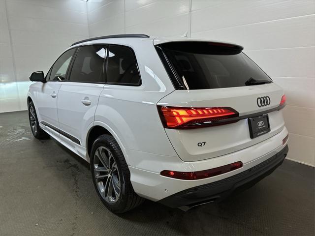 new 2025 Audi Q7 car, priced at $70,685