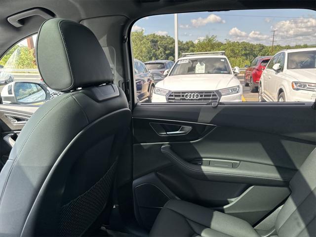 new 2025 Audi Q7 car, priced at $75,700