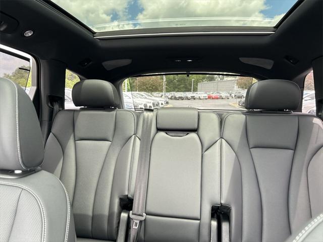 new 2025 Audi Q7 car, priced at $77,580