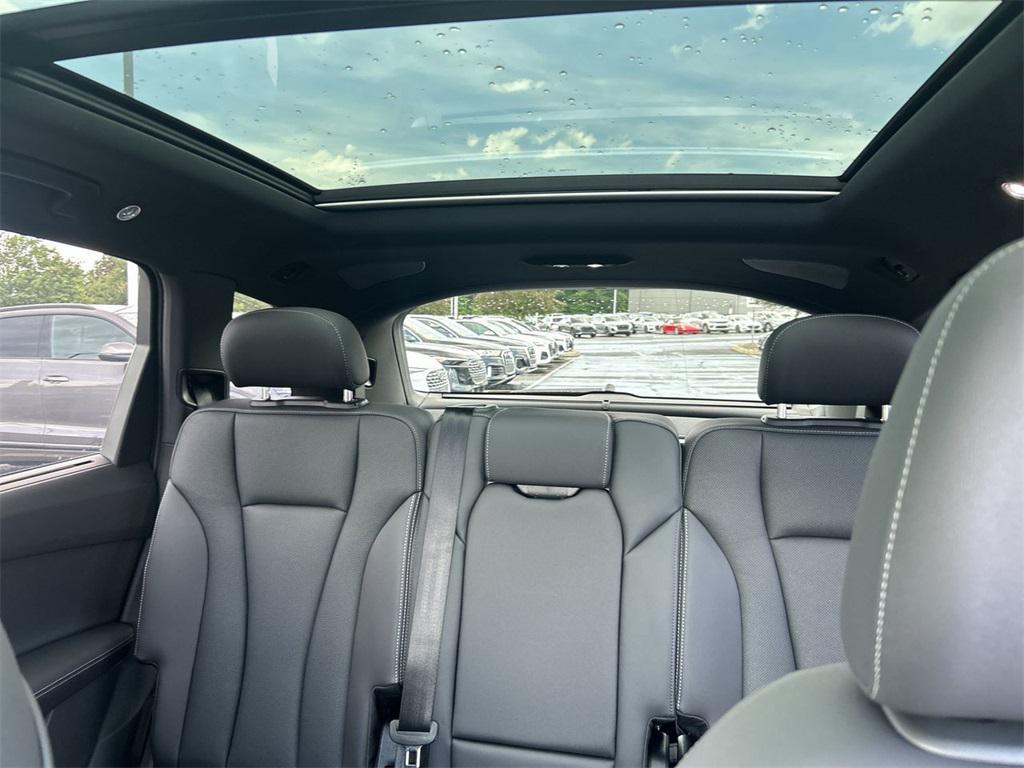 new 2025 Audi Q7 car, priced at $77,580