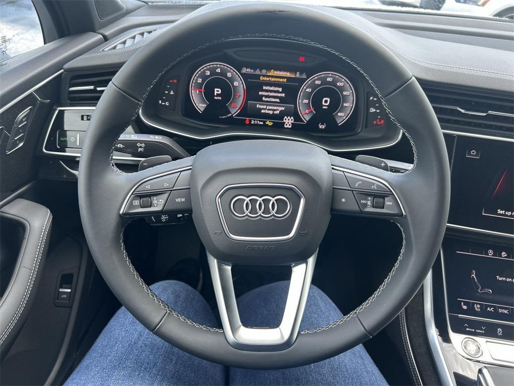 new 2025 Audi Q7 car, priced at $77,580