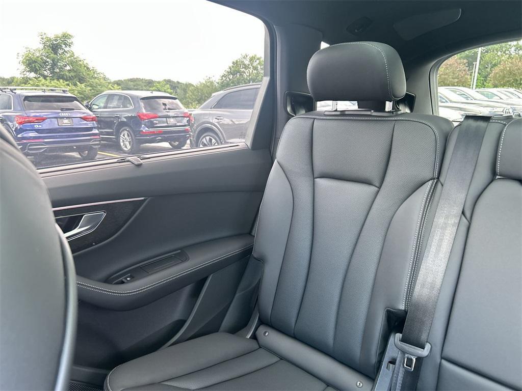 new 2025 Audi Q7 car, priced at $77,580
