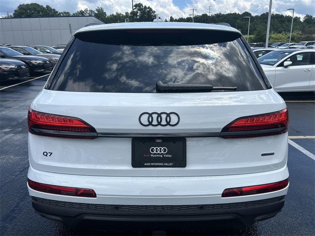 new 2025 Audi Q7 car, priced at $77,580