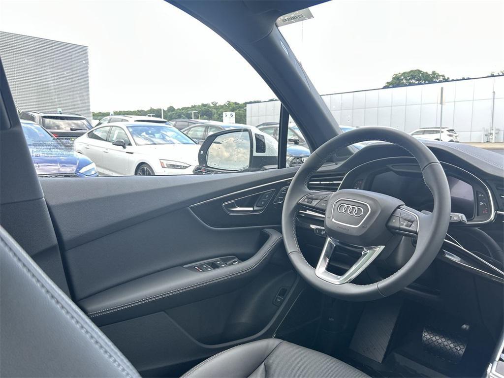 new 2025 Audi Q7 car, priced at $77,580