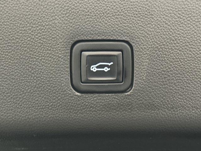 used 2022 Chevrolet Traverse car, priced at $30,100