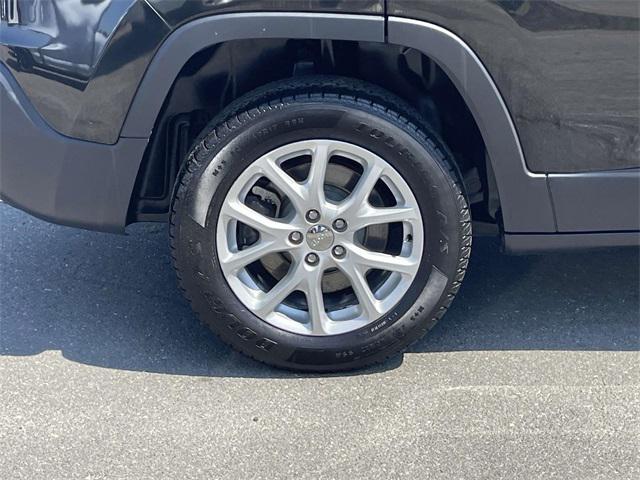 used 2015 Jeep Cherokee car, priced at $9,321