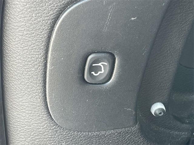 used 2015 Jeep Cherokee car, priced at $9,321