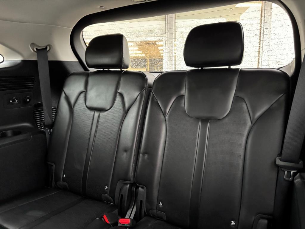 used 2024 Kia Sorento car, priced at $30,879