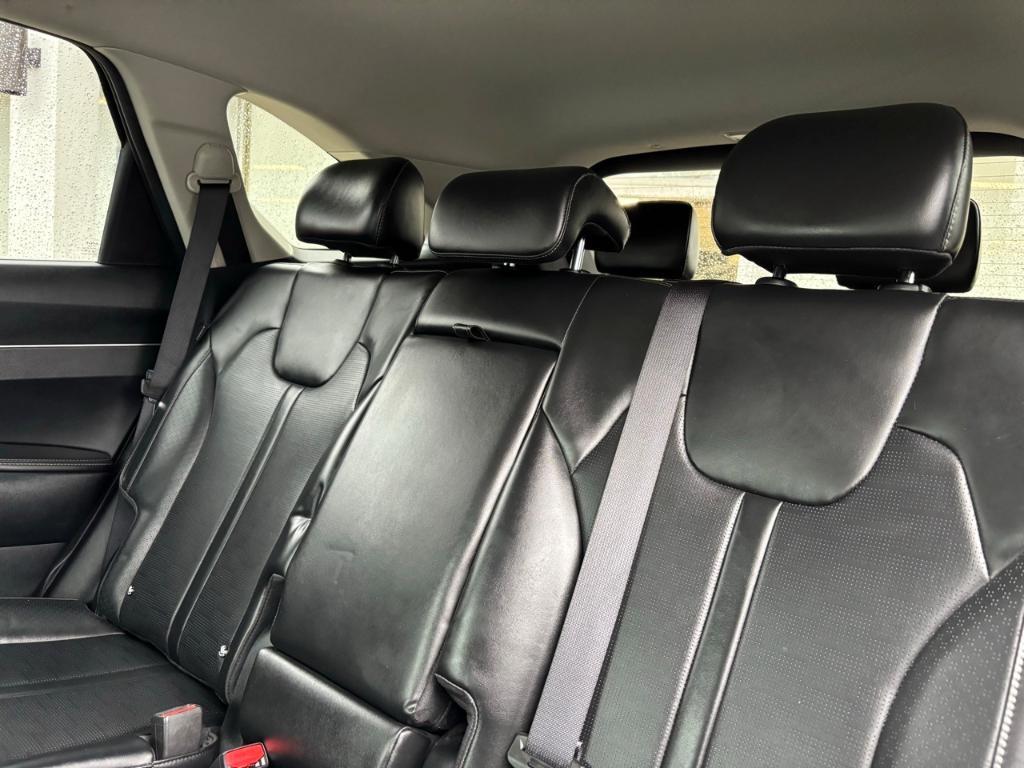 used 2024 Kia Sorento car, priced at $30,879