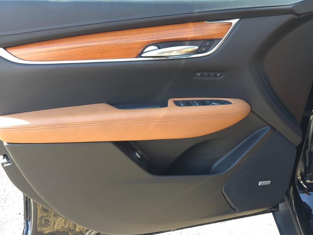 used 2021 Cadillac XT5 car, priced at $28,983