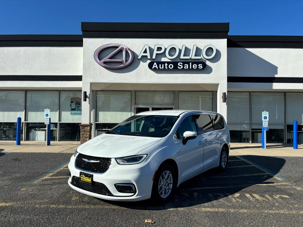 used 2023 Chrysler Pacifica car, priced at $25,589