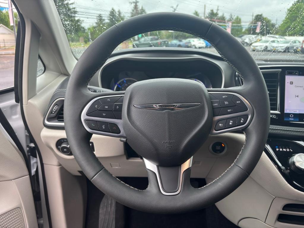 used 2023 Chrysler Pacifica Hybrid car, priced at $28,336