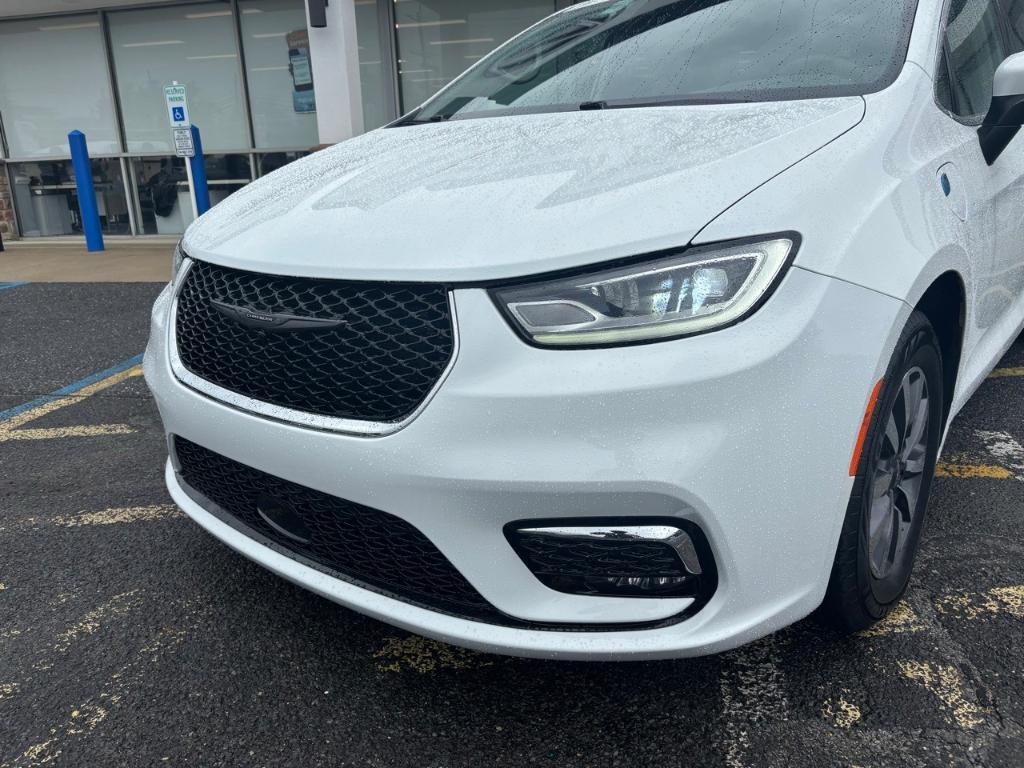 used 2023 Chrysler Pacifica Hybrid car, priced at $28,336