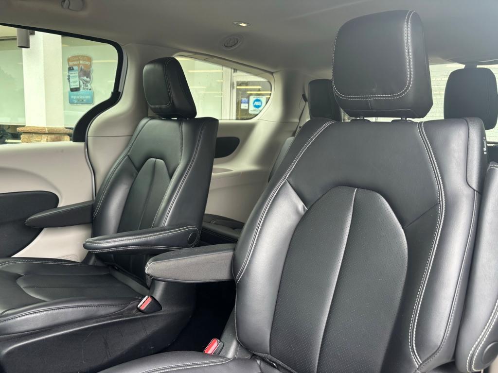 used 2023 Chrysler Pacifica Hybrid car, priced at $28,336
