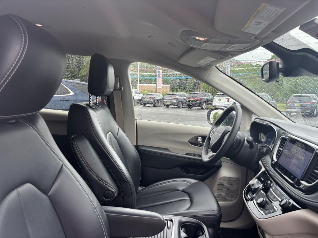 used 2023 Chrysler Pacifica Hybrid car, priced at $28,336