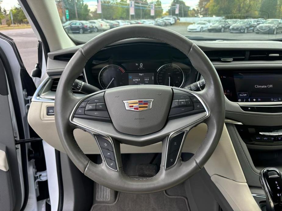 used 2022 Cadillac XT5 car, priced at $34,557