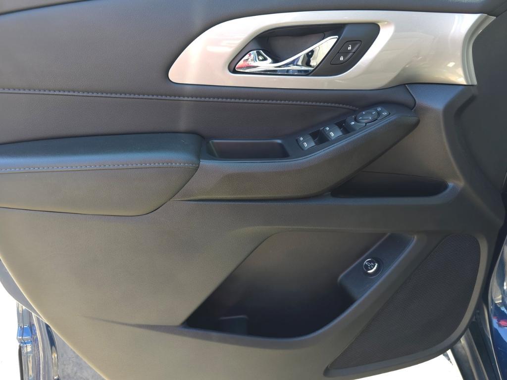 used 2022 Chevrolet Traverse car, priced at $29,492