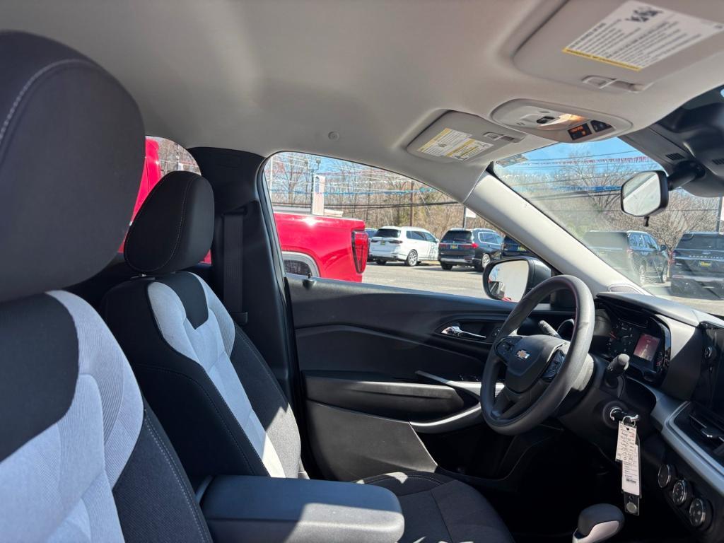used 2025 Chevrolet Trax car, priced at $22,239