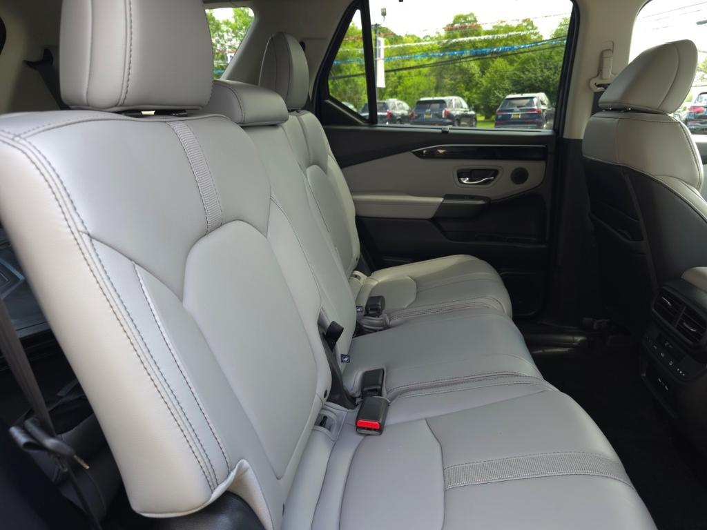 used 2024 Honda Pilot car, priced at $39,889
