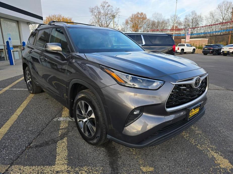 used 2022 Toyota Highlander car, priced at $36,412