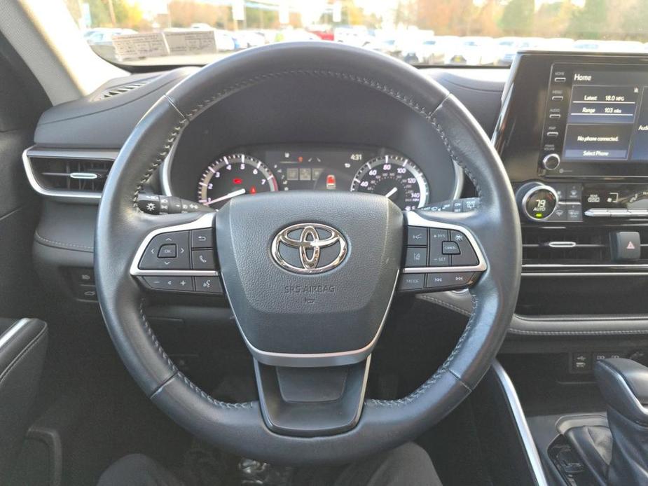 used 2022 Toyota Highlander car, priced at $36,412