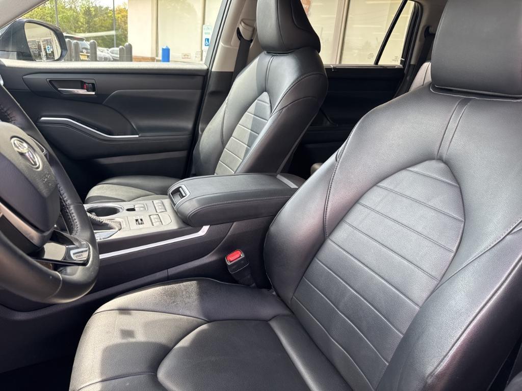 used 2020 Toyota Highlander car, priced at $25,793
