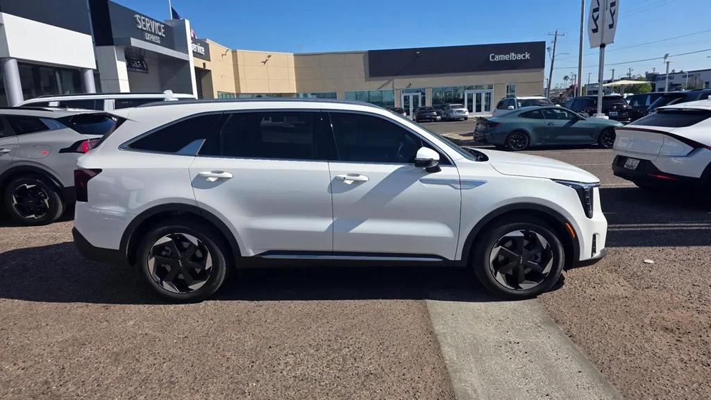 used 2025 Kia Sorento Hybrid car, priced at $34,350