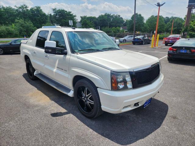 used 2004 Cadillac Escalade EXT car, priced at $11,999