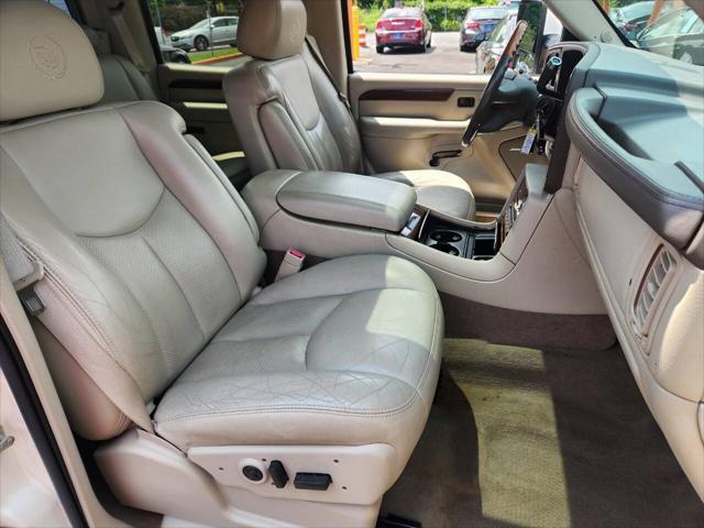 used 2004 Cadillac Escalade EXT car, priced at $11,999