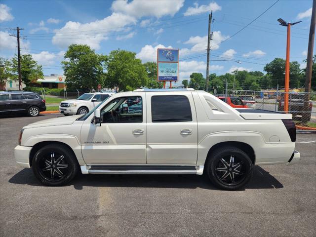used 2004 Cadillac Escalade EXT car, priced at $11,999