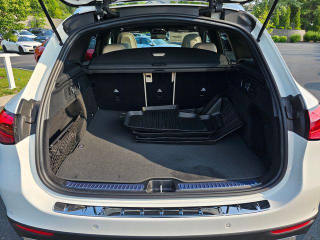 new 2025 Mercedes-Benz GLC 300 car, priced at $62,035