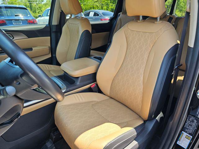 used 2023 Kia Carnival car, priced at $25,885