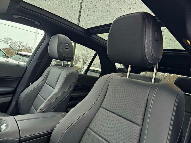 new 2025 Mercedes-Benz GLE 450 car, priced at $81,245