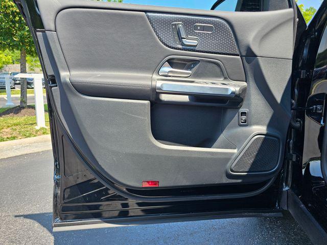 new 2025 Mercedes-Benz GLB 250 car, priced at $49,595
